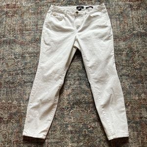 Nine West Cropped White Jeans Size 10